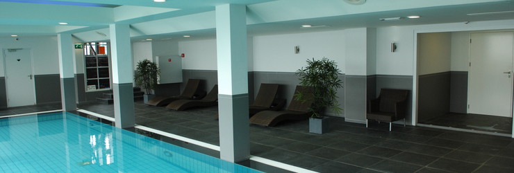 Verwarmd zwembad van der Valk Hotel Volendam.